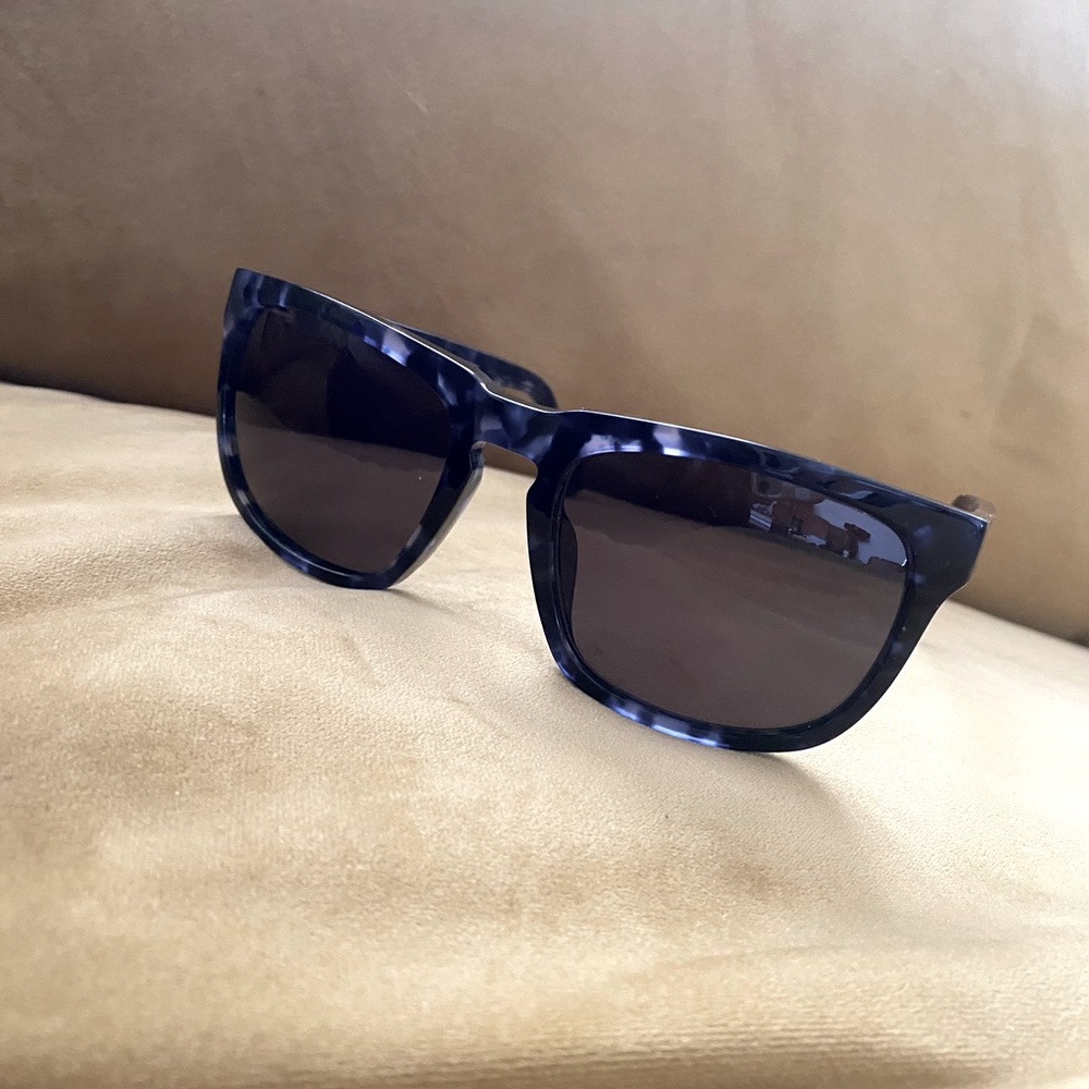 DIFF Jake Rich Tortoise Blue Polarized Sunglasses for Men. never worn. No case.